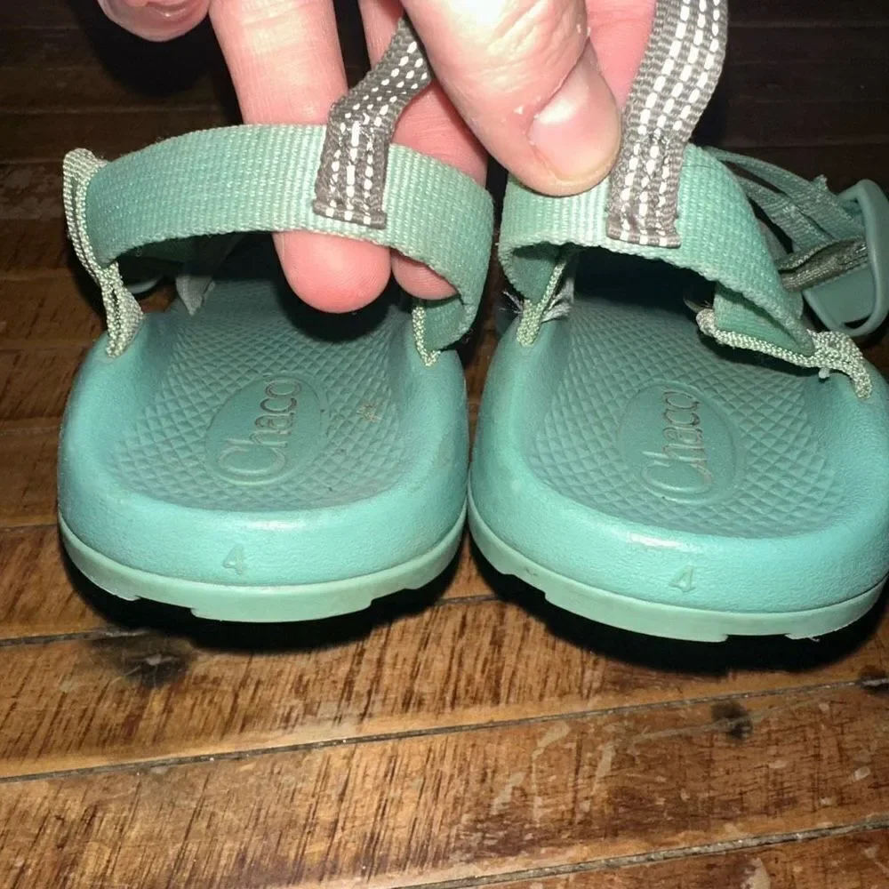 Chaco mint green gorpcore strappy arch support kids 4 sandals